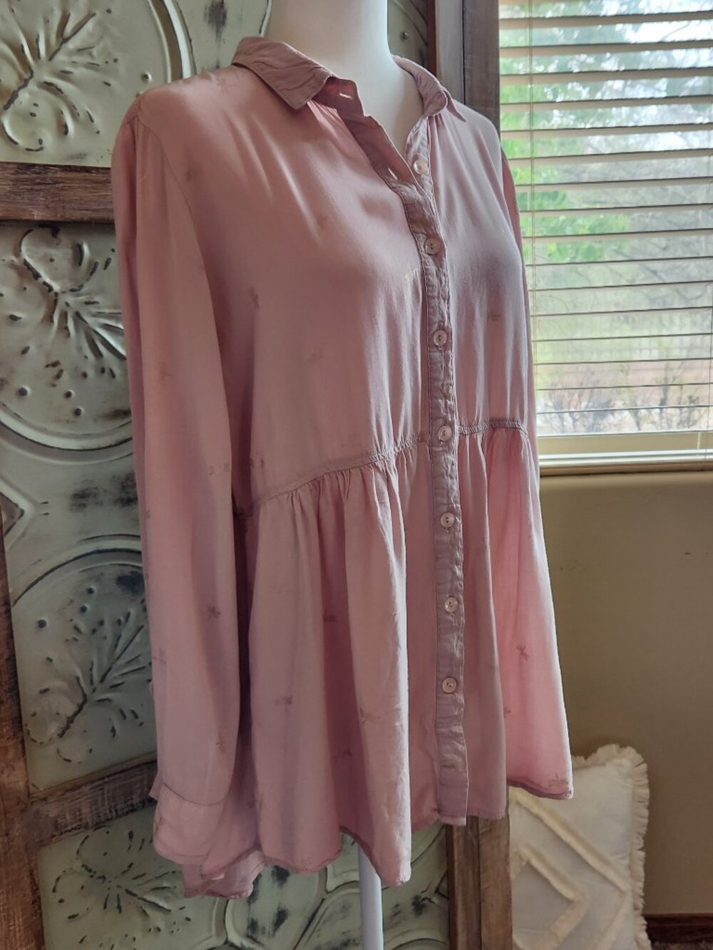 "Solitaire" Pink w/Embroidered Dragonflies Button-down Blouse | Medium
